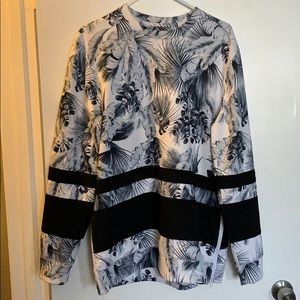 ON THE BYAS crewneck